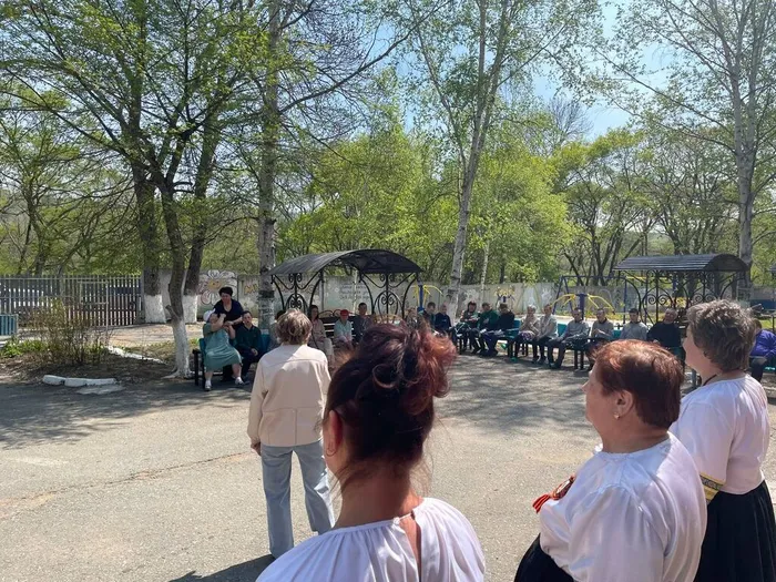 photo_5265050746192259272_y