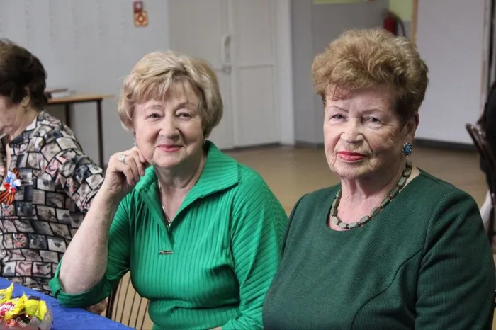 photo_5208515657883317036_y