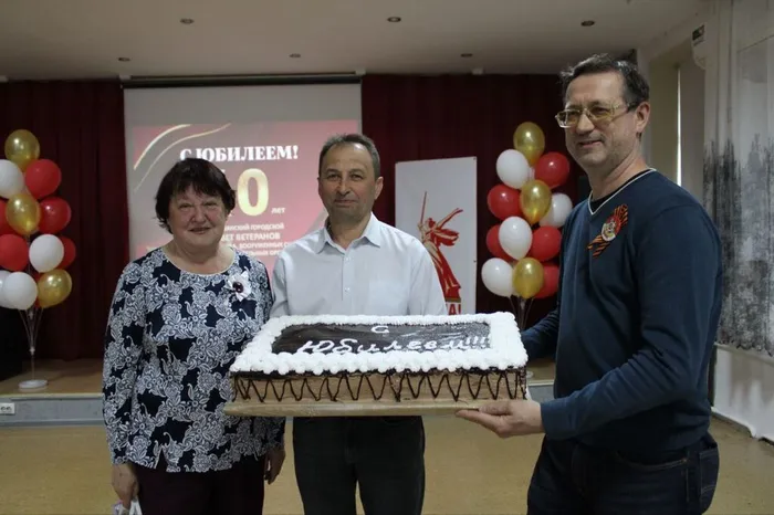 photo_5208515657883317042_y