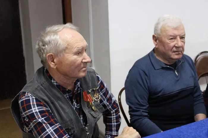 photo_5208515657883317041_y