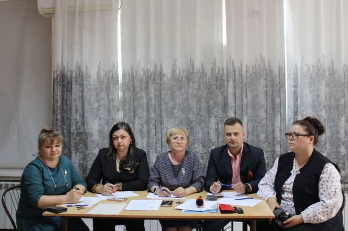 photo_5271606292215099351_y