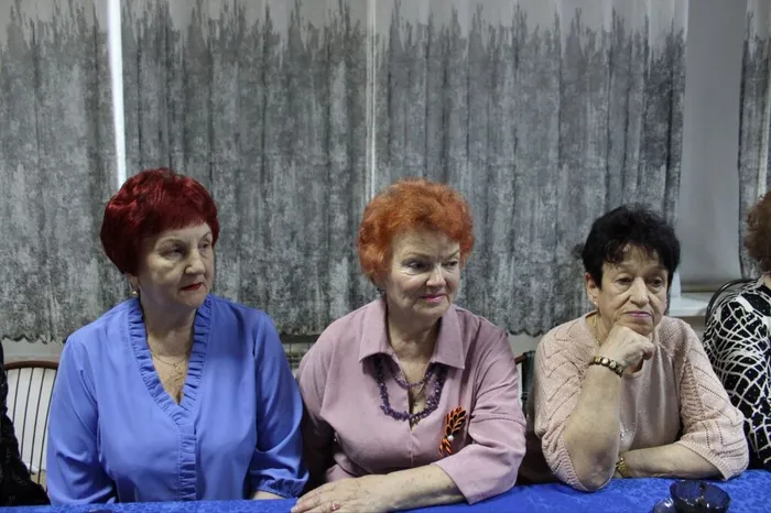 photo_5208515657883317039_y