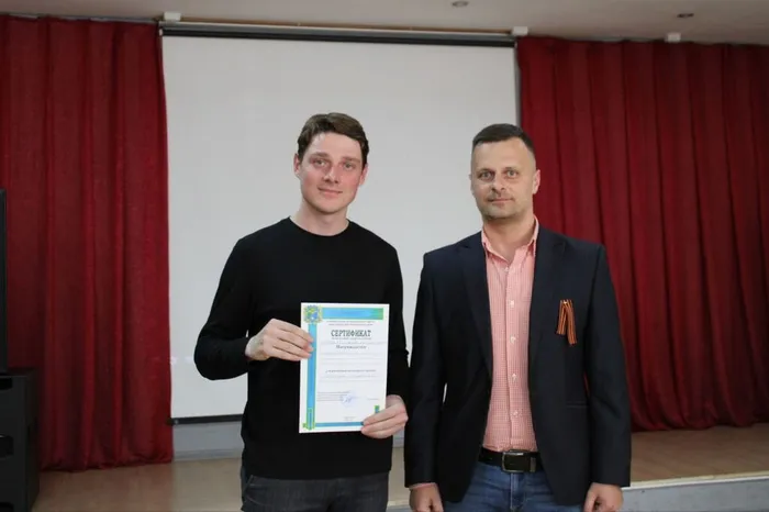 photo_5271606292215099359_y