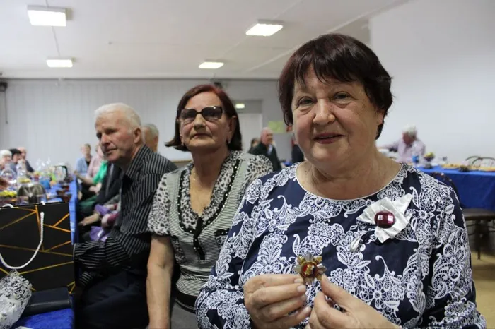 photo_5208515657883317037_y