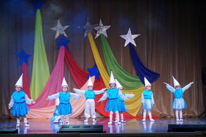 Младшая группа танцевального коллектива "Мистерия" (рук. Николаева Н.Ф.)